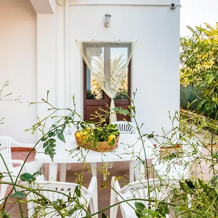 The Great Garden With Pool, Parking & Wifi Holiday home Avola