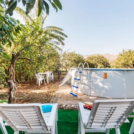 The Great Garden With Pool, Parking & Wifi Holiday home Avola