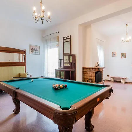 The Great Garden With Pool, Parking & Wifi Holiday home *