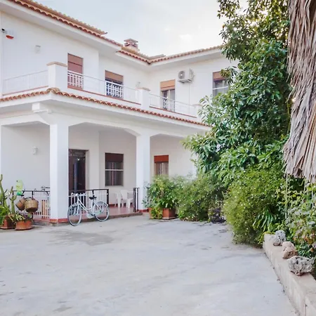The Great Garden With Pool, Parking & Wifi Holiday home Avola