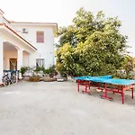 The Great Garden With Pool, Parking & Wifi Tatil Evi Avola