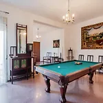 The Great Garden With Pool, Parking & Wifi *