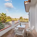 The Great Garden With Pool, Parking & Wifi