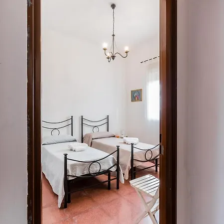 The Great Garden With Pool, Parking & Wifi Сasa de vacaciones *