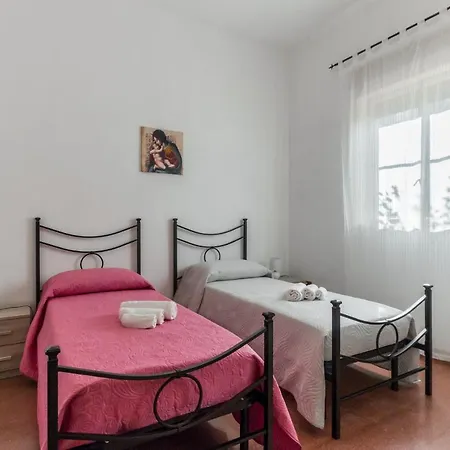 The Great Garden With Pool, Parking & Wifi Сasa de vacaciones *