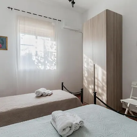 The Great Garden With Pool, Parking & Wifi Сasa de vacaciones Avola