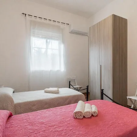 The Great Garden With Pool, Parking & Wifi Сasa de vacaciones Avola