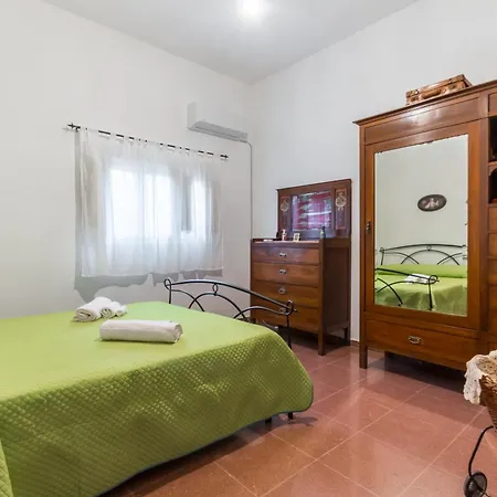 The Great Garden With Pool, Parking & Wifi * Avola