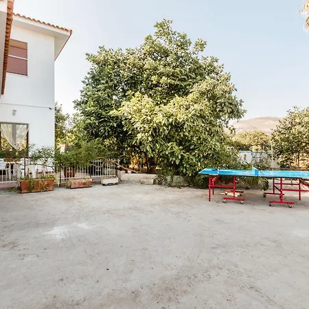 Сasa de vacaciones The Great Garden With Pool, Parking & Wifi